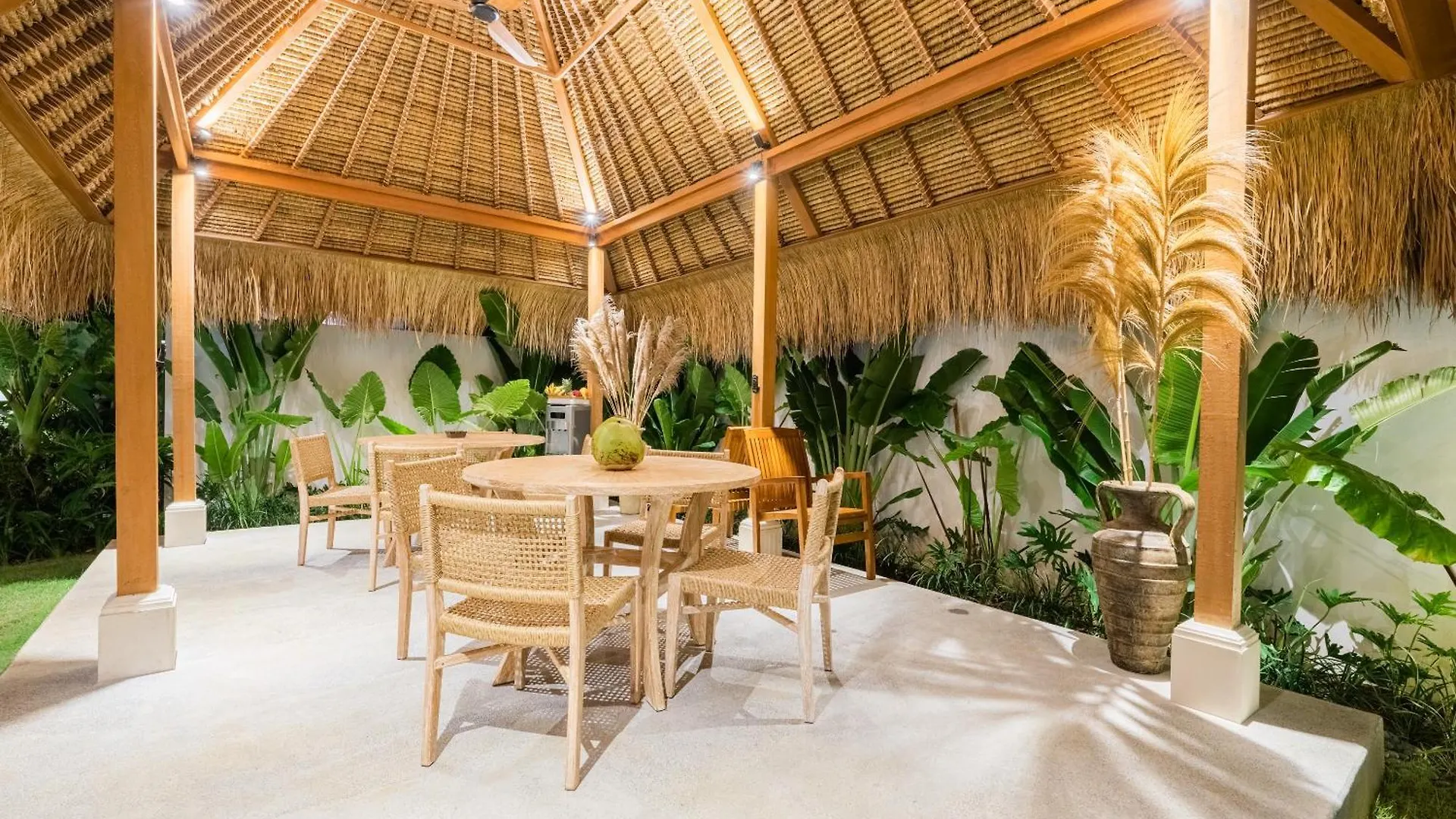 울루와뚜 Loft Baan Sea Nok 아파트